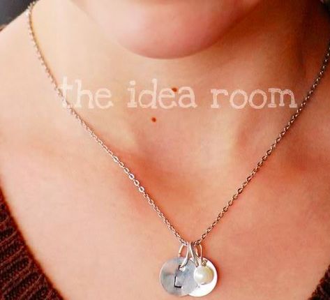 Stamped Initial Necklace Origami Rainbow, Insects Jewelry, Metal Stamped Jewelry, Idea Room, Diy Jewelry Projects, Money Origami, Hand Stamped Necklace, Necklace Tutorial, Bracelets Diy