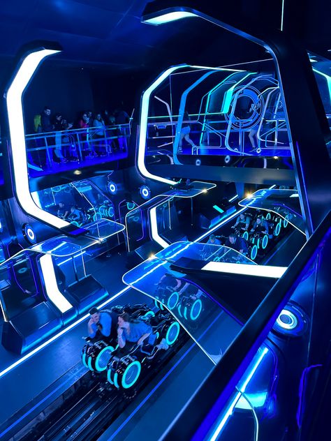 Tron Lightcycle Run - Fastest Coaster in Disney World - Disney With Dave's Daughters Disney Park Pictures, Disney World Roller Coasters, Tron Magic Kingdom, Tron Lightcycle Run, Tron Disney World, Disney Roller Coaster, Universal Aesthetic, Roller Coaster Theme, Disneyland Tomorrowland