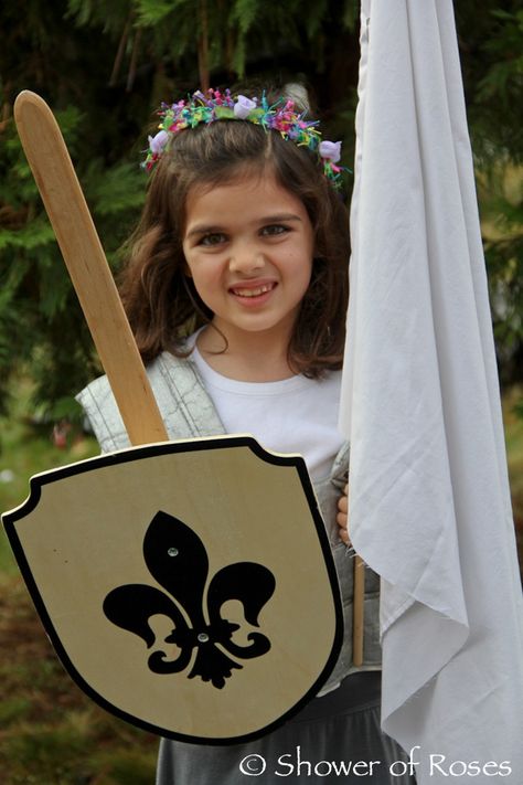 Joan Of Arc Costume Diy, Saints Costume, Knight Costumes, Joan Of Arc Costume, Santa Joana D'arc, Saint Costume, Happy Holy, St Joan Of Arc, French Life