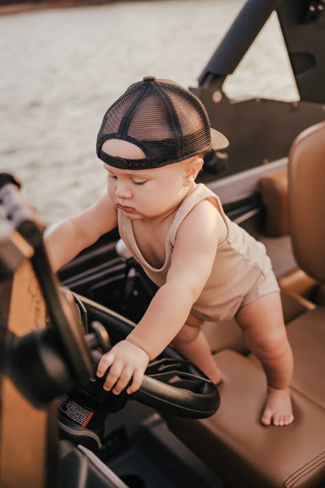 Family Boat Pictures Photo Shoot, Family Boat Photoshoot, Boat Family Pictures, Pontoon Photoshoot, Family Fishing Photoshoot, Boat Family Photoshoot, Family Photos On Boat, Dock Family Photoshoot, Family Boat Pictures