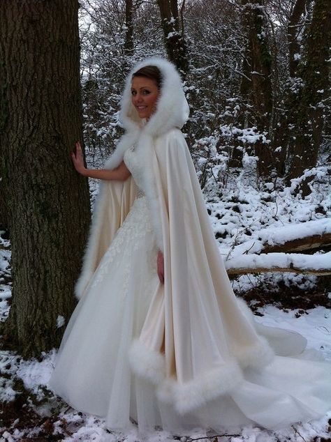 Winter Wedding Cape, Christmas Wedding Dresses, Winter White Dress, Winter Wedding Gowns, Dress With Hood, Wedding Cloak, White Dress Winter, Bridal Shrug, Winter Princess