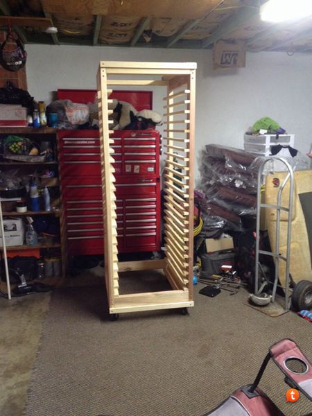 New screen rack Screen Printing Rack, Screen Printing Room, Diy Display Shelf, Silk Screen Printing Diy, Metal Screen Doors, Screen Printing Shops, Screen Printing Business, Old Screen Doors, Screen Printing Studio