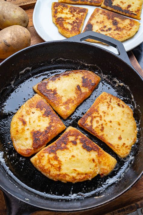 Irish Potato Farls (Potato Cakes) Irish Potato Farls, Farls Recipe, Potato Farls, Irish Potato, Irish Potatoes, Potato Recipes Side Dishes, Leftover Mashed Potatoes, Potato Bread, Breakfast Potatoes