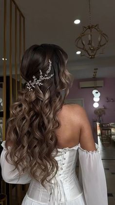 Winter Wedding Hair, Engagement Hairstyles, Elegant Wedding Hair, Long Hair Wedding Styles, Wedding Hair Inspiration, Wedding Hair Down, Hair Up Styles, Prom Hairstyles, Wedding Hair And Makeup