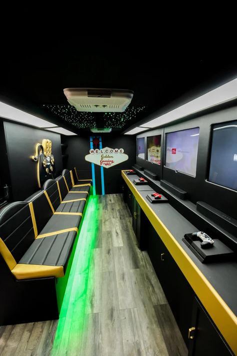 Cool Game Room Ideas, Cool Game Room, Modern Game Room, Game Room Ideas, Games Room Inspiration, Garage Game Rooms, Gaming Lounge, Gaming Center, Home Theater Room Design