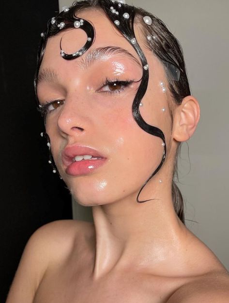 Makeup Looks Prom, Wet Look Hair, Crystal Makeup, Runway Hair, Vogue France, Editorial Hair, Face Jewels, High Fashion Photography, Glam Makeup Look