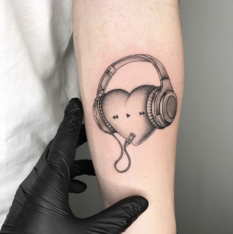 Headphone Tattoos, Headphones Tattoo, Wearing Headphone, Music Tattoos, Tattoo Fonts, Heart Tattoo, Infinity Tattoo, Tattoo Quotes, Tattoo Ideas