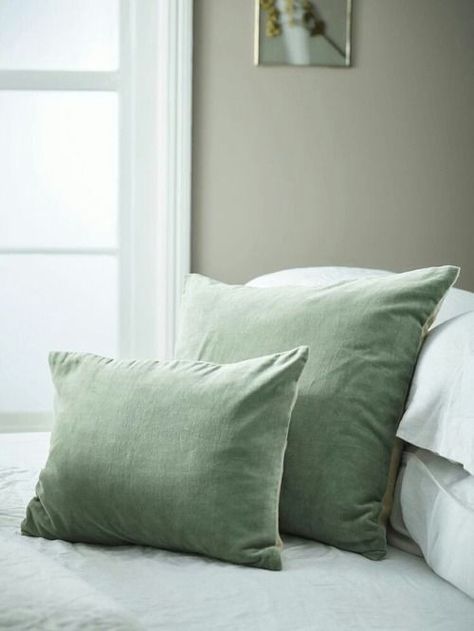 20 Beautiful Rooms Incorporating the Color Sage Green Pastel Bedrooms, Atmosphere Project, Beige Bed Linen, Color Sage Green, Black Bed Linen, Sage Green Bedroom, Linen Cushions, Bed Linen Design, White Linen Bedding