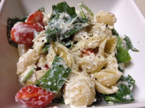 Spinach, cherry tomato, ricotta and garlic pasta salad. I used mostaccioli instead if the shells because that's what I had. Turned pretty good and tasty! And it's light enough for the summer! After you refrigerate it though, the ricotta cheese hardens and it's less creamy.. Roasted Garlic Pasta Salad, Spinach Cherry Tomato, Garlic Pasta Salad, Roasted Garlic Pasta, Roasting Garlic, Pasta With Ricotta, Pasta Salad With Spinach, Roasting Garlic In Oven, Ricotta Spinach