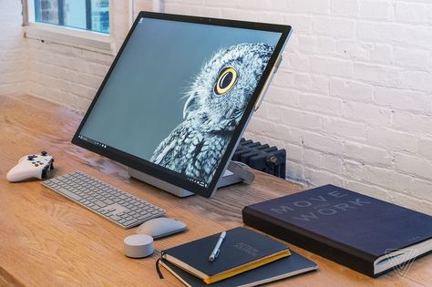 Microsoft Surface Studio, Architect Desk, Retro Technology, Ideas Cuarto, Architects Desk, Workspace Ideas, Surface Studio, Desktop Setup, Cool Desktop