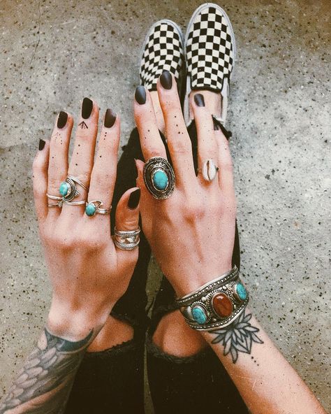 ➺Jessy Krefft ✿ ❩ on Instagram: “Vans and rings 🤙🏼✨🧡 What are your fave items to wear? 🌼 Advert|tags #boho #bohemian #tattoo #tattoos #skate #surf” Country Boho Aesthetic, Boho Rings Aesthetic, Boho Rings Bohemian Style, Edgy Accessories Jewelry, Jewelry Marketing, Bohemian Tattoo, Poetry Design, Boho Jewels, Accessories Boho