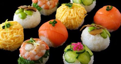 Sushi Balls, Temari Sushi, Make Sushi, How To Make Sushi, Läcker Mat, Sushi Recipes, Japan Food, Sushi Rolls, Food Presentation