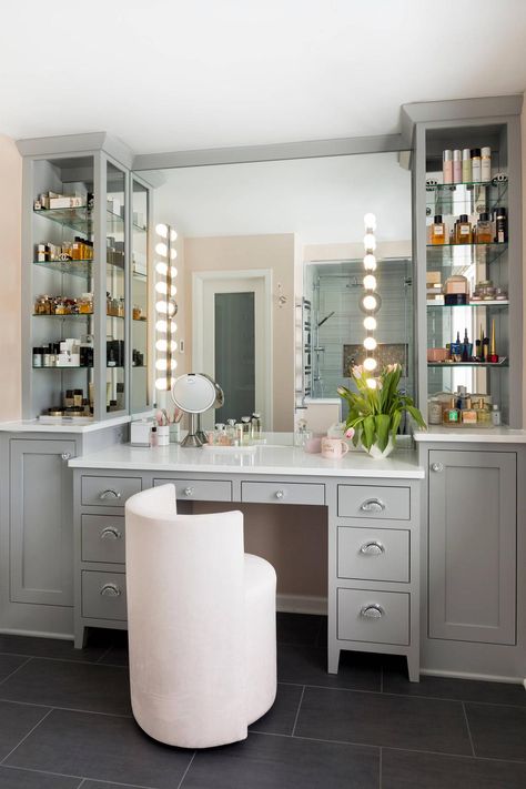 Makeup Cupboard, Vanity Closet Ideas, Built In Dressing Table, Vanity In Bedroom, Built In Vanity, Master Bath Design, Bathroom With Makeup Vanity, Dressing Room Decor, Dressing Room Closet