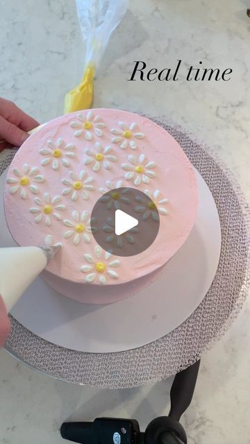 Avy’s Cakes - Avy Harrell on Instagram: "REEL TIME VS. REAL TIME 🤣

#avyscakes #knoxvillebakery #cakereels #cakereel #cakevideos #cakedecorating #homebaker #cakedecorator #cakevideo #cakedesign" Instagram Reel, Cake Videos, August 31, Real Time, Cake Decorating, Cake, On Instagram, Instagram