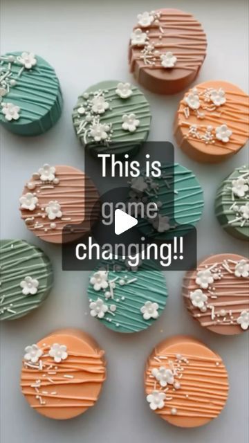 The Original CakePuck! on Instagram: "This makes getting colorful so much less stressful!!   I used about 4.5oz for 3 pucks but melt a little more to save for a drizzle, just scrape it into a piping bag and reheat for 10 seconds at a time when you’re ready.   Don’t be afraid to let your colors SHINE!!   Silicone bowls are the best and from @orsongygi   Chocolate coloring from @thesugarart I love them!  Comment warm or heat or something 😂 if you want me to send you the link to my chocolate warmers!   To get your molds sets head to the profile 🥰🔥👊🏼  Happy Pucking!   #cakepucks #bentycakes #melts #candymelts #bakinghacks #easterdesserts" Candy Melts Recipe, Melted Chocolate Recipes, Dessert Pops, Chocolate Molds Recipe, Silicone Molds Recipes, Cake Pucks, Fancy Desserts Recipes, Cake Pop Molds, Cookie Table