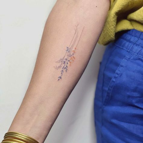 101 Best Small Wildflower Tattoo Ideas That Will Blow Your Mind! 10 Outsons Small Wildflower Tattoo, Wild Flower Tattoos, Flower Tattoos Men, Wildflower Tattoo Ideas, Scorpio Zodiac Tattoos, Free Hand Tattoo, Tattoos Men, Wildflower Tattoo, Small Flower Tattoos