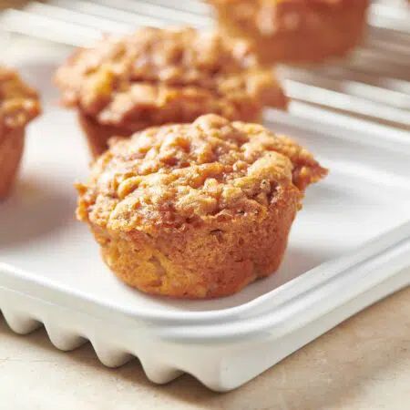 Brown Butter Apple Streusel Muffins Recipe — The Mom 100 Streusel Topping For Muffins, Apple Streusel Muffins, Apple Muffin, Pork Shoulder Recipes, Apple Streusel, Streusel Muffins, Muffin Streusel, Apple Muffins, Huevos Rancheros