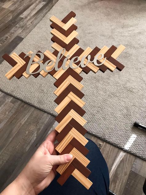 Wood Crosses Diy, Wooden Cross Crafts, Wooden Clothespin Crafts, Wood Block Crafts, Dollar Store Diy Projects, Christian Crafts, Cross Crafts, Diy Dollar Tree Decor, Block Craft