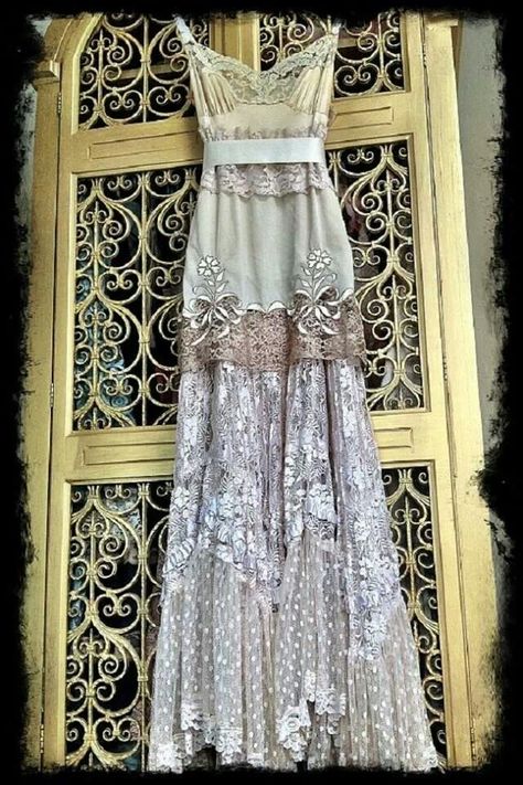 Beautiful.. Detail Couture, K Fashion, Mode Boho, Vintage Slips, Bohol, Skirt Maxi, Dreamy Dress, Vestidos Vintage, Moda Vintage