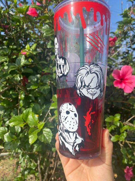 Spooky Tumbler Cup, Halloween Snowglobe Tumbler, Vasos Aesthetic, Custom Snow Globe, Cup Business, Snowglobe Tumblers, Spooky Tumbler, Halloween Tumblers, Starbucks Bottles