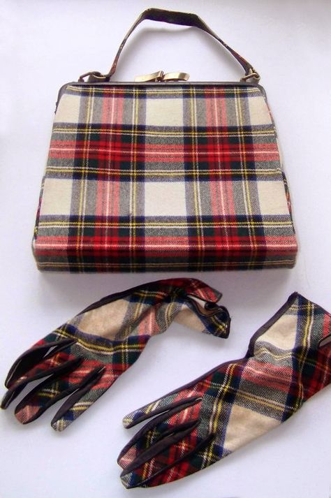 Vintage Tartan purse and gloves by InTimesPast on Etsy. Mode Tartan, Tartan Fashion, Plaid Purse, Plaid Shirts, Vintage Purses, Moda Vintage, Vintage Plaid, Mode Vintage, Mode Inspiration