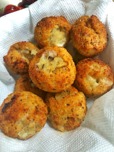 Airfryer Arancini (Risotto Balls) | Colorful Foodie Appetizer Sweet, Leftover Risotto, Grain Dishes, Risotto Balls, Arancini Recipe, Mozzarella Pearls, Italian Rice, Air Fried Food, Ninja Recipes