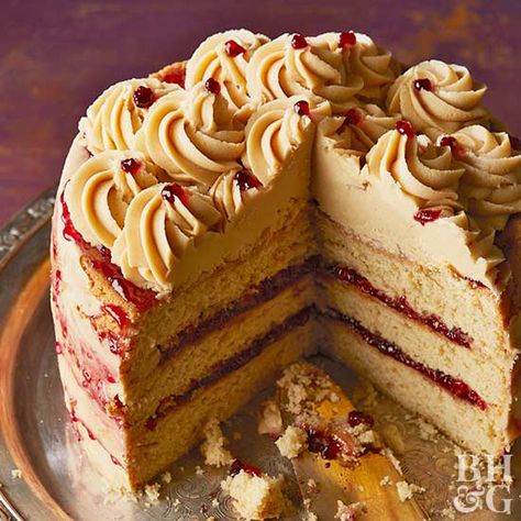 Peanut Butter and Jelly Recipes That Aren't Just Sandwiches White Bread Sandwich, Peanut Butter Jelly Recipes, Jelly Bread, Cake Fall, Cookie Contest, Fruity Cake, Jelly Cake, Peanut Butter And Jelly, Peanut Butter Jelly