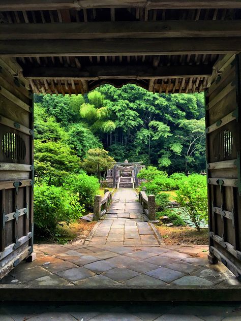 Gateway through to wild garden at Gesshouji Temple, Matsue, Shimane Prefecture [OC] The post Gateway through to wild garden at Gesshouji Temple, Matsue, Shimane Prefecture [OC] appeared first on Alo Japan. Matsue Japan, Shimane Japan, Japan Places, Japan 2023, Temple Gardens, Shimane, Japan Garden, Wild Garden, Go To Japan