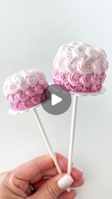 Cake Shaped Cake Pops, Wedding Shower Cake Pops, Flat Cake Pops, Wedding Cake Pops Ideas, Birthday Cake Cake Pops, Cake Pops Designs, Rosettes Cake, Fancy Cake Pops, Wonderland Cupcakes