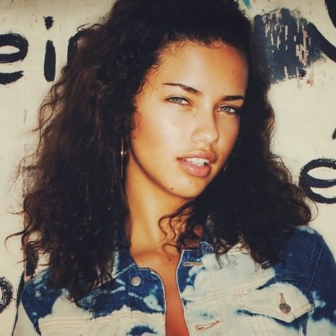 theyloveadrianalima:  “Adriana Lima with her natural hair  ” Adriana Lima Hair, Adriana Lima Young, Korean Beauty Secrets, Most Beautiful Images, Victorias Secret Models, Mötley Crüe, Victoria Secret Angels, Adriana Lima, Beauty Secrets