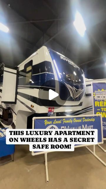 Rv Roadtrip, Rvs Interior, Rv Living Room, 5th Wheel Travel Trailers, Camper Flooring, Luxury Rv Living, Luxury Fifth Wheel, Airstream Rv, Luxury Campers