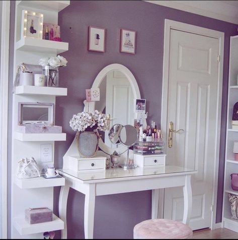 Purple Apartment, Lilac Room, Lilac Bedroom, Purple Room Decor, Lavender Room, Pink Rooms, Mural Paintings, Purple Bedrooms, Purple Bedroom