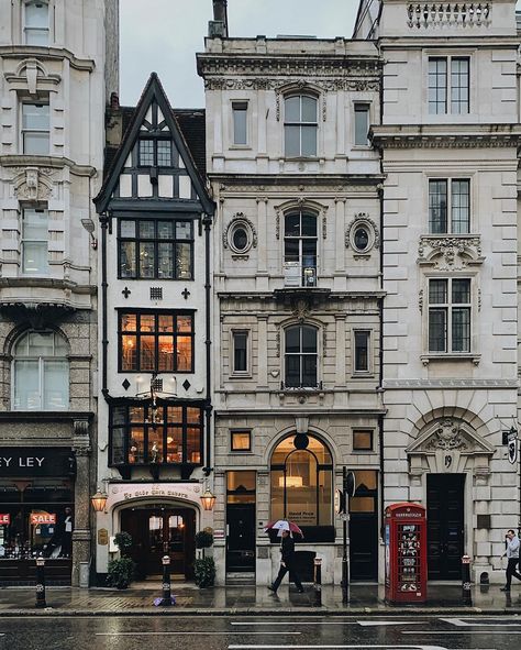 Daniel Triassi on Instagram: “Since 1549, Ye Olde Cock Tavern’s narrow facade on Fleet Street has been a meeting place for some of England’s greatest literary minds. In…” American Radiator Building, London Buildings, Victorian Townhouse, London Architecture, Fleet Street, London Instagram, Voyage Europe, London Street, Architecture Old