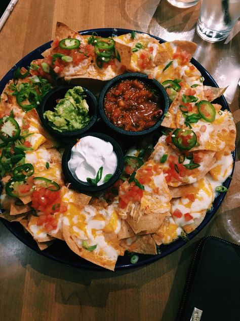 Cctaylor456 Deilig Mat, Food Goals, Comfort Foods, Food Obsession, Tortilla Chips, Pretty Food, Food Cravings, Nachos, I Love Food