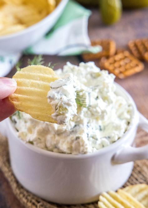 Creamy dill pickle dip is briny, cool, and crunchy. Made with 5 ingredients in minutes, it's delicious for dipping just about everything! Dill Pickle Dip Recipe, Pickle Dip Recipe, Homemade French Onion Dip, Cream Cheese Spread Recipes, Fried Dill Pickles, Chip Dip Recipes, Dill Pickle Dip, Ranch Dip Recipe, Chinese Chicken Salad Recipe