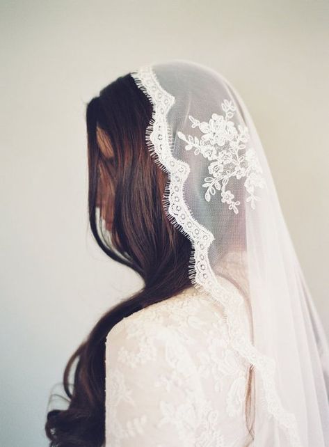 Mantilla Veil - This is a traditional Spanish veil, framed with lace around the edges. It leans on the head, and is fixed with pins. Spanish Veil, Mantilla Wedding Veil, Mantilla Veil Wedding, Lace Mantilla Veil, Boho Veils, Simple Veil, Lace Mantilla, Veil Cathedral, Mantilla Veil