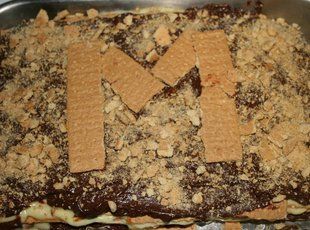 Mom's Ice Box Cake With Graham Crackers Crackers Photo, Graham Cracker Dessert, Cracker Dessert, Ice Box Cake, Graham Cracker Recipes, Crackers Recipe, Fruit Parfait, Box Chocolate, Baked Alaska