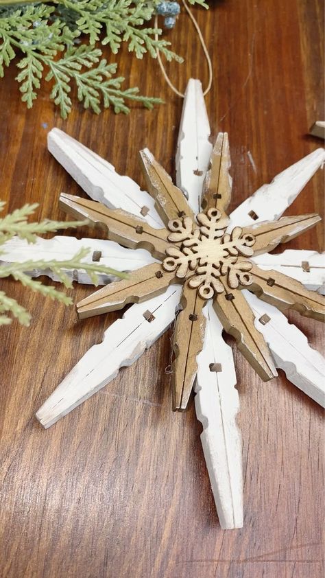 Clothespin Snowflake, Clothespin Diy Crafts, Deco Table Noel, Christmas Wood Crafts, Holiday Crafts Christmas, Christmas Ornaments Homemade, Christmas Ornament Crafts, Christmas Crafts Decorations, Shoe Lace