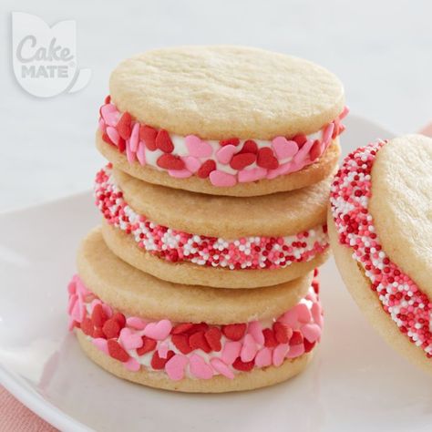 Valentine Sandwich Cookies, Valentine’s Day Mini Desserts, Crumbl Valentine Cookies, Mini Heart Cookie Cake, Valentines Bakery Treats, Valentine Sandwiches, Valentines Bakery Ideas, Valentine Bake Sale, Mini Valentine Cakes