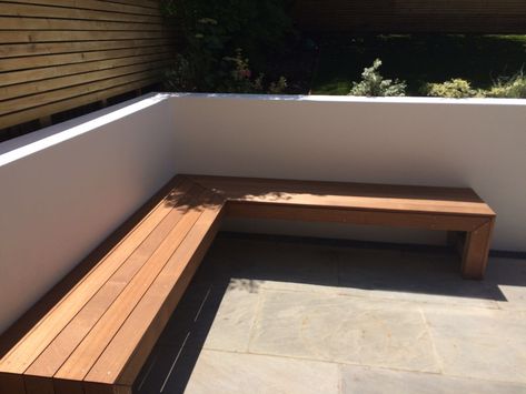 bespoke bench built in East Dulwich Sitout Designs Bench, Built In Patio Bench Seating, Built In Garden Seating Ideas, Built In Garden Bench, Modern Garden Bench, Built In Deck Bench Seating, Outdoor Built In Bench, Balcony Bench Seating, Built In Patio Seating