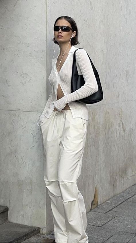 A girl wearing all white with black sunglasses Sheer Top Outfit, Collared Knit Top, White Tops Outfit, Sheer Outfit, Aya Muse, Maximalist Fashion, White Pants Outfit, All White Outfit, Quirky Fashion