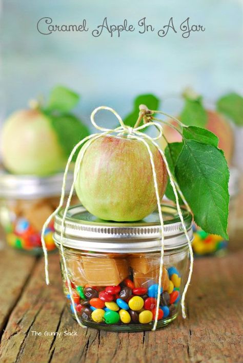 Mason Jar Gifts Diy, Mason Jar Christmas Gifts, Mason Jar Meals, Christmas Mason Jars, Christmas Jars, Mason Jar Gifts, Meals In A Jar, Caramel Apple, Jar Gifts