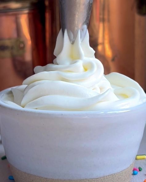 How To Make Frozen Yogurt, Tart Frozen Yogurt Recipe, Diy Frozen Yogurt, Homemade Frozen Yogurt Recipes, Make Frozen Yogurt, Froyo Recipe, Greek Yogurt Ice Cream, Frozen Yogurt Recipe, Homemade Frozen Yogurt