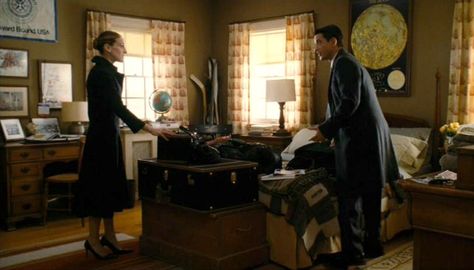 Dermot Mulroney, Family Stone, Traditional Eclectic, Classic Christmas Movies, The Family Stone, Stone Bathroom, Cape House, Christmas Interiors, Diane Keaton