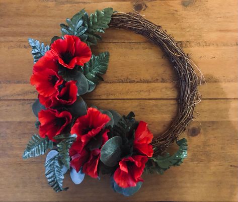 Poppy Wreath Ideas, Poppy Wreaths, Remembrance Wreath, Crochet Poppy Pattern, Remembrance Day Activities, Felt Flower Template, Rattan Wreath, Remembrance Day Art, Crochet Poppy