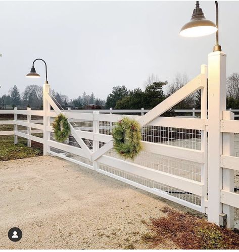 Farm Gates Entrance, Driveway Entrance Landscaping, Farm Entrance, Ranch Gates, Driveway Entrance, Farm Gate, Front Gate, Farm Fence, Front Gates