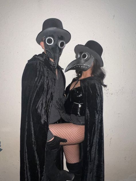 Halloween, peste negra, 2022 Scary Couples Costumes, Partner Halloween Costumes, Cute Couples Costumes, Kostuum Halloween, Halloween Coustumes, Duo Halloween Costumes, Couples Halloween Outfits, Cute Couple Halloween Costumes, Trendy Halloween Costumes