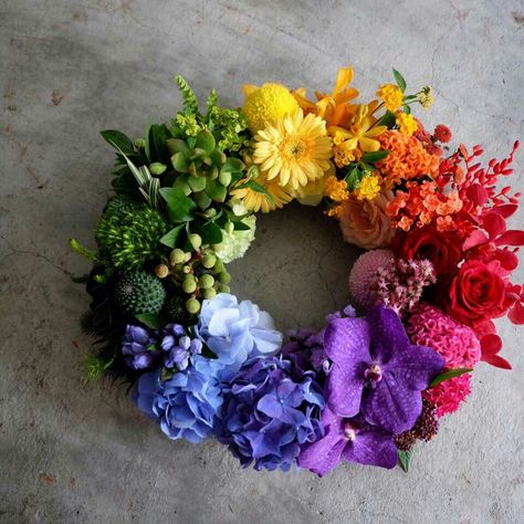 Rainbow Wreath Ideas, Rainbow Flower Wreath, Pride Floral Arrangement, Rainbow Floral Arrangements, Rainbow Flower Arrangement, Rainbow Wedding Flowers, Pride Flowers, Bright Wedding Decorations, Pride Wreath