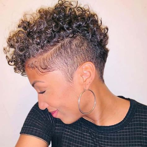 Shorthair Curls, Short Curly Mohawk, Short Hair Mohawk, Curly Mohawk Hairstyles, Hairstyles With Curls, Matrix Hairstyle, Mohawk Hairstyles For Women, Mohawk Hairstyle, Braided Mohawk Hairstyles