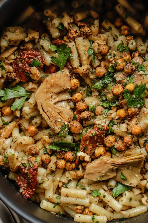 Za’atar hummus chickpea pasta – Life in the South Hummus Pasta, Gluten Free Entrees, Healthy Hummus, Chickpea Pasta, Za Atar, Feel Good Food, Roasted Chickpeas, Dried Tomatoes, Sun Dried Tomato